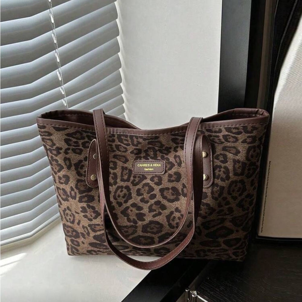 Cahes & Hira Brown Leopard Tote Bag